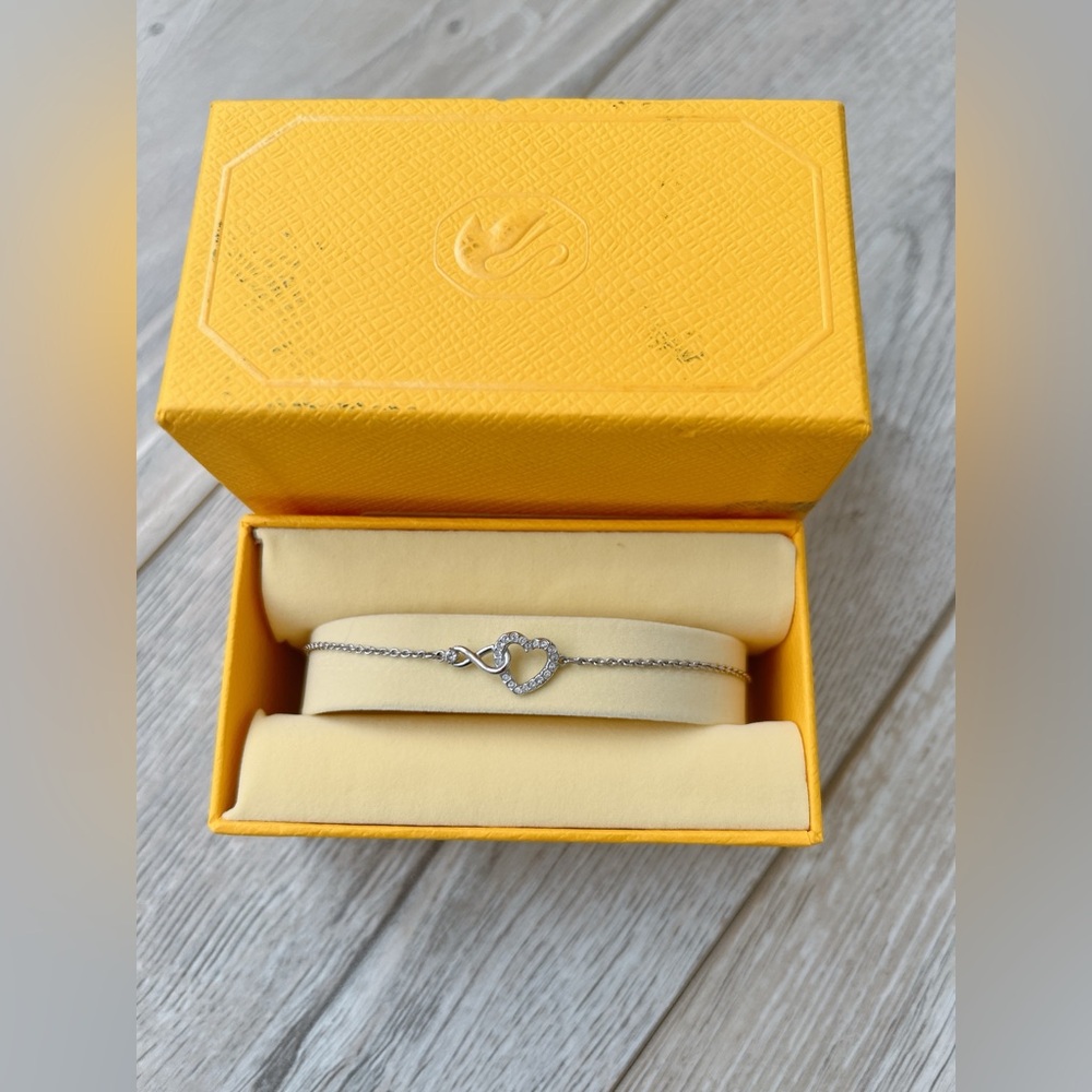 SWAROVSKI Hyperbola bracelet Infinity and heart, White, Rhodium plated - Picture 6 of 11